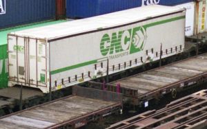 SNCF, Containerwagen S70, braun, beladen mit Wechselbeh�lter - Arnold HN6725 Spur N