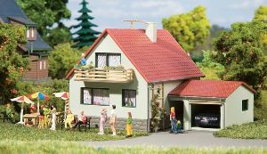 HT Haus mit Garage - Auhagen 12222 Spur H0