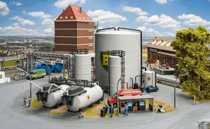 Aktions-Set BP-Tankanlage EUROTRAIN-Exklusivmodell - Faller 190403 Spur H0