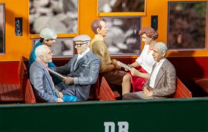 6 sitzende Waggon-Reisende II - Faller 331503 Spur 2m / G