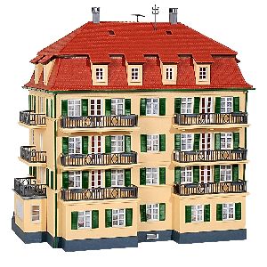 H0 Mehrfamilienhaus mit Balko - Kibri 38354 Spur H0