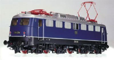 E-Lok BR 110 DB Ep.4 blau, o. Regenrinne - Kiss 240111 Spur 1