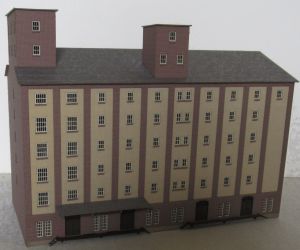 Gro�es Hafenspeicher-Geb�ude mit Ziegelfassade dunkelviolett - Laffont N1821 Spur N