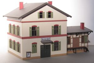 Bahnhofsgeb�ude verputzt mit G�terschuppen - Laffont T5701 Spur TT