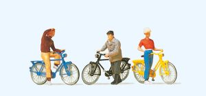 Stehende Radfahrer am Bahn�be - Preiser 10515 Spur H0