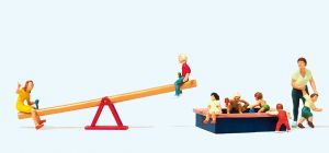 Spielende Kinder. Wippe, Sand - Preiser 10587 Spur H0