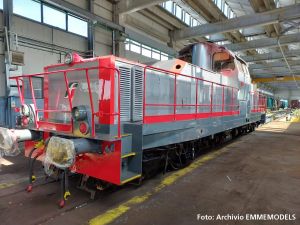 Diesellok/Sound D.145 neue Farben FS VI + PluX22 Dec.