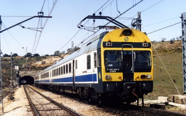 Electric railcar 444-011, RENFE. Sound.