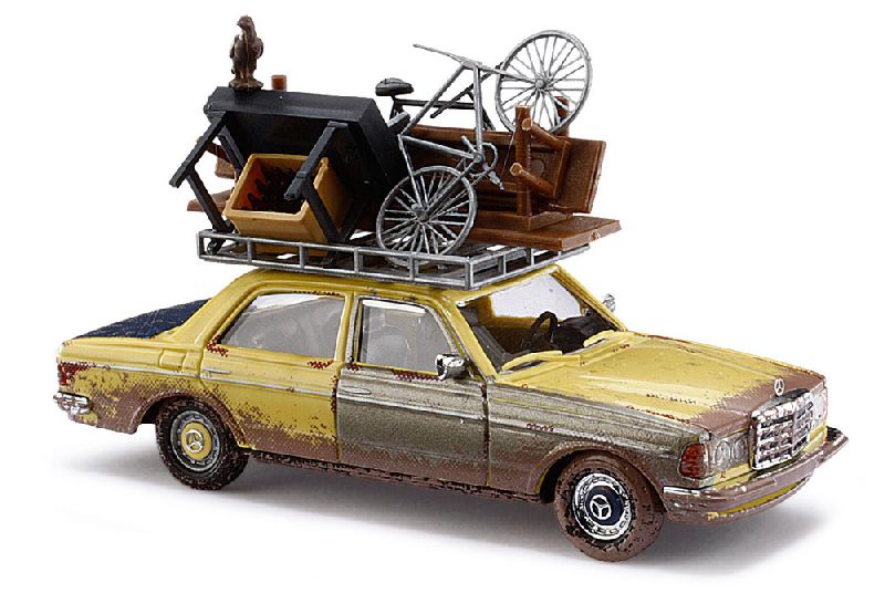 46858 Busch - Mercedes W 123 �Unverw�stlich - 1:87