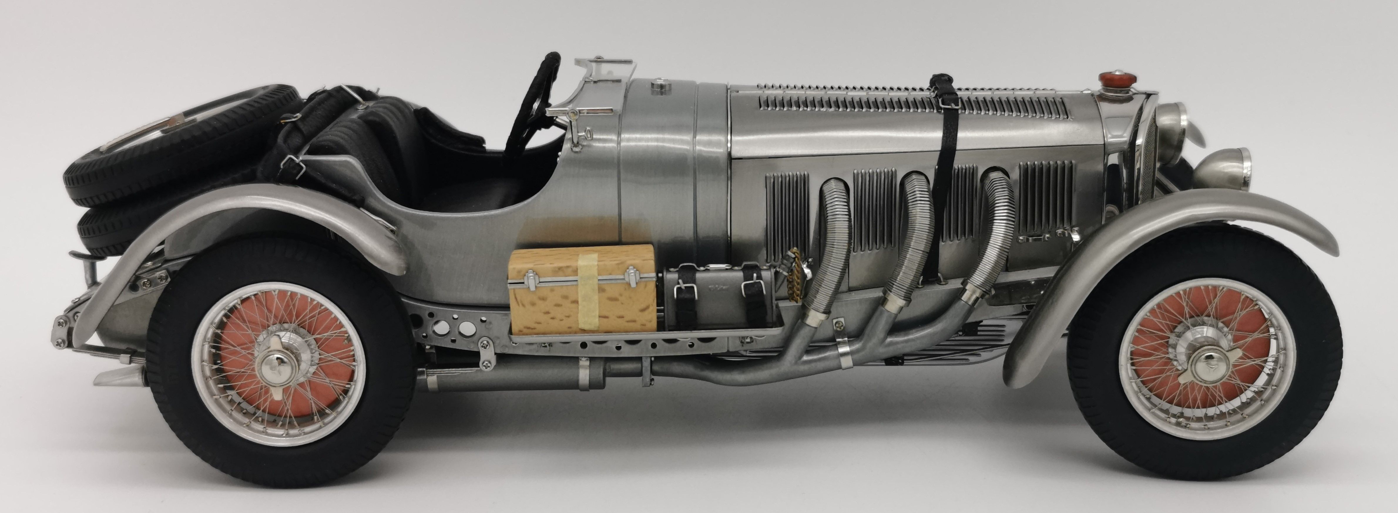 M-087 CMC - Mercedes SSKL, inkl. Vitrine - 1:18