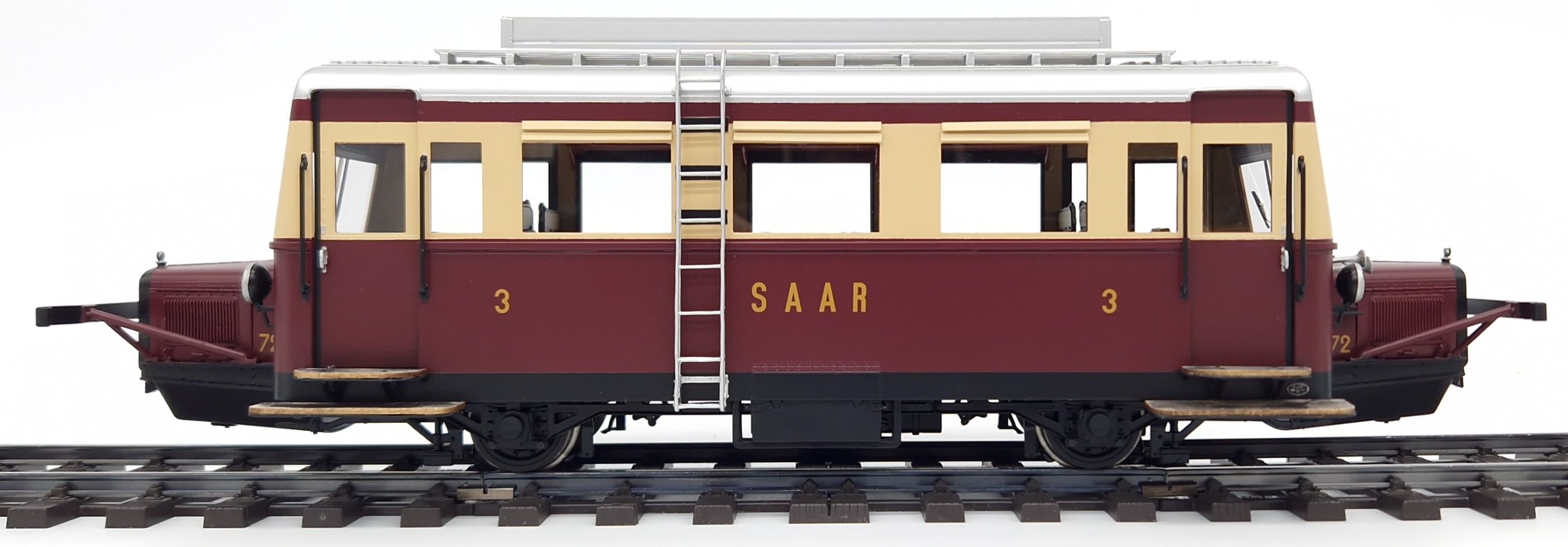 Mit Dachgepäcktrager, Saarbahnen, Bw Merzig, Dach hoch, elfenbein/rot, Zierstreifen schwarz