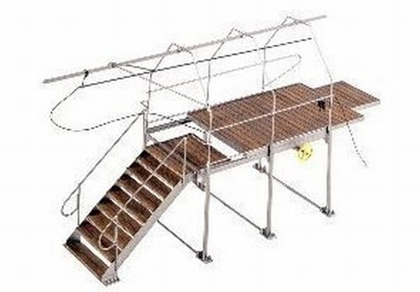 durch Handrad verstellbare Arbeitsbühne, Material Messing lackiert und Holzbohlen
