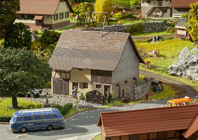 130557 Faller - Scheune mit Hocheinfahrt - Spur H0