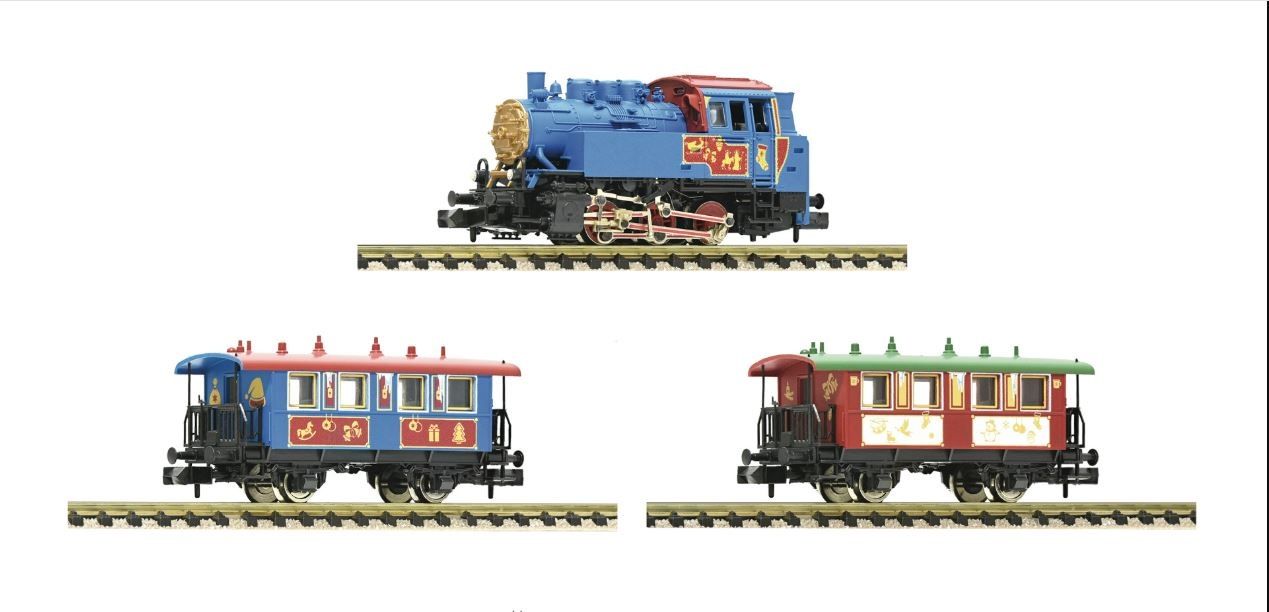 Aufwendig bedruckt mit Weihnachtsmotiven: 1x Dampflok BR 80 und 2x Personenwagen. LüP 172 mm