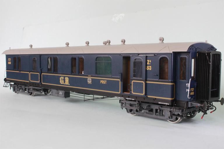 Set besteht aus: A4 Nr. 79 1.-Klasse, AB4 Nr. 202 1./ 2.-Klasse, B4 Nr. 505 2.-Klasse, FZ4 Nr. 1653 Gepäckwagen