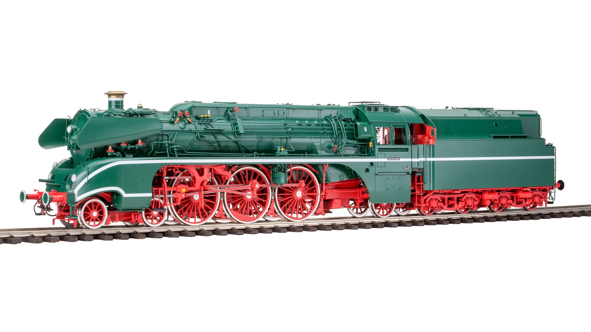 Zustand 1986-2020, RAL 6005 moosgrün / 3000 feuerrot, Radreifen weiß, Ölfeuerung, Tender 2’2 T34, Kaminring, Historische Eisenbahn,  Puffertellerwarnanstrich