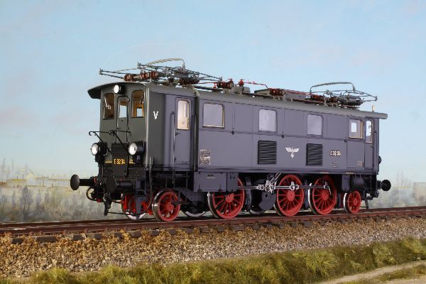 103203 KM1 - E 32 34 DRG blaugrau IIc E-Lok - Spur 1