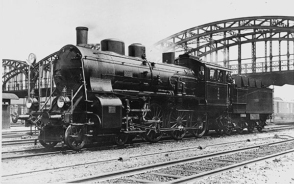 Zustand 1934, 2x Petroleumlampen, Schornsteinaufsatz, Glocke,  Hülsenpuffer, Lackierung RAL 9005 / 3000