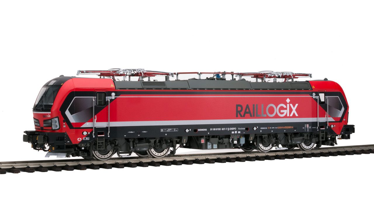 Zustand 2018, 4 Stromabnehmer, Zulassung D/A/PL/CZ/SK/H/NL/RO, Gehäuse hauptsächlich rot mit Schriftzug “Raillogix”, limitiert