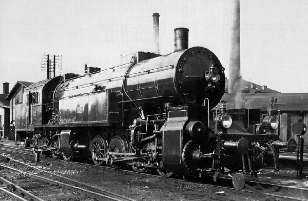 Zustand 1925 Münchner Verkehrsausstellung, Kessel Glanzblech / RAL 5014, Räder RAL 3003, 2.Lieferserie nach Umbau, DRG Schornstein ohne Aufsatz, 3x Gaslaternen, Hülsenpuffer