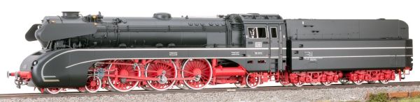 Kessel/Fahrwerk RAL 9005 tiefschwarz / 3002 karminrot, schwarze Kesselringe, weiße Radreifen, Zustand Juli 1958, Spitzenlicht 3x DB weiß, 2x DB rot, Ölhauptfeuerung, Puffertellerwarnanstrich