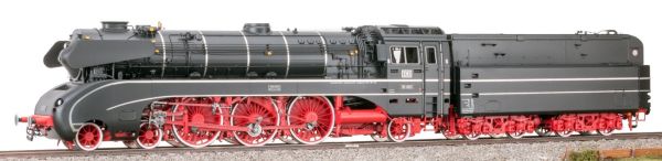 Kessel/Fahrwerk RAL 9005 tiefschwarz / 3002 karminrot, silberne Kesselringe, weiße Radreifen, Zustand Oktober 1967, Spitzenlicht 3x DB weiß, 2x DB rot, Ölhauptfeuerung, eckige Stauschuten, Puffertellerwarnanstrich, Einfachventil-Heißdampfregler