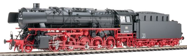 BD Essen/Bw Gelsenkirchen-Bismark, Witte-Windleitbleche, 3-fach DB Lampen, mit Teilschürze, mit Indusi, Stahl-Kohlekastenaufsatz-Tender 2'2'T34. Glockenankermotor, 3-Zylinder-Triebwerk, Multiprotokoll