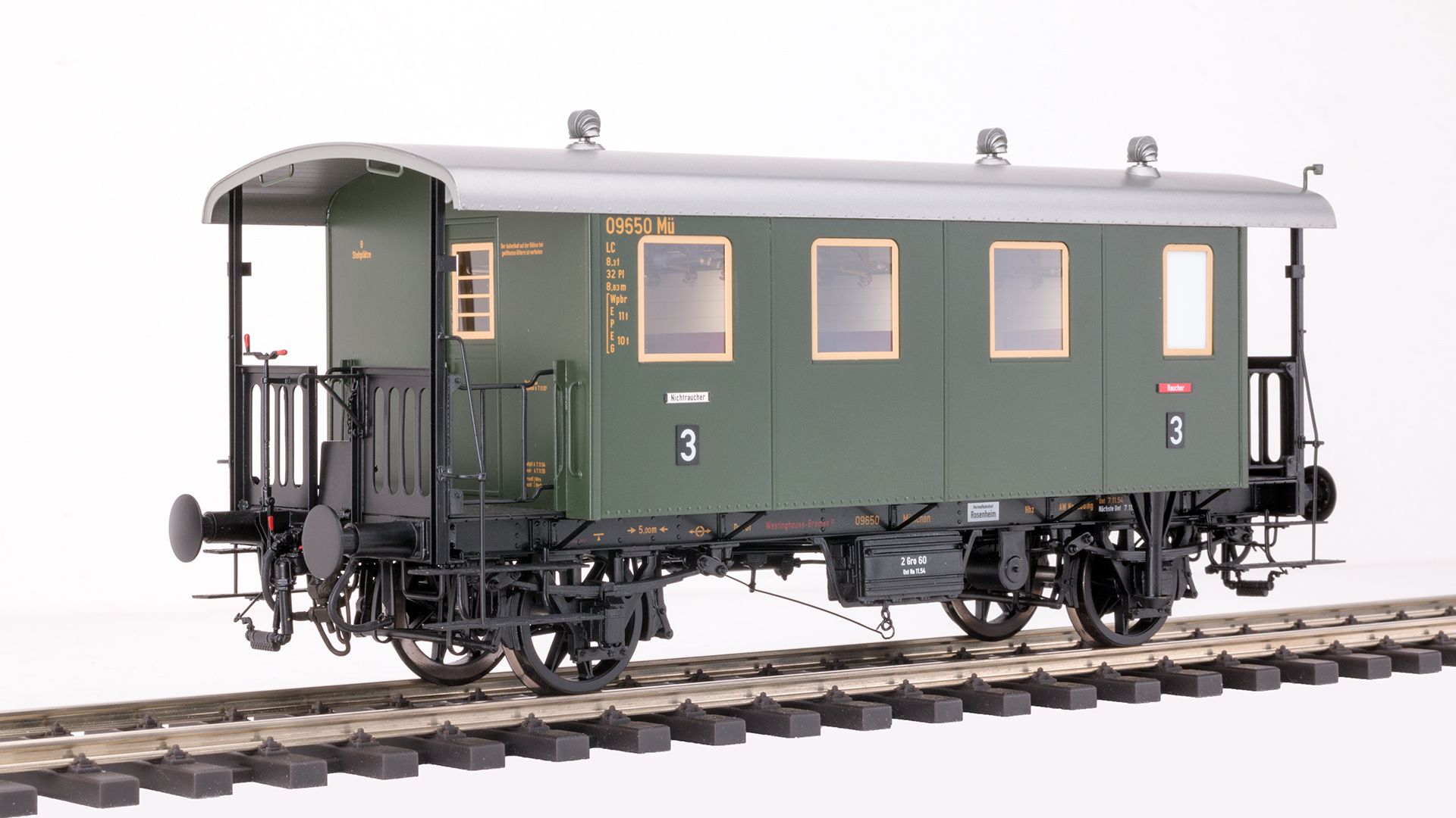 Beschriftungen A (München), B (München). Lokalbahn-Personenwagen 2./3. Klasse der Deutsche Bundesbahn Epoche IIIa, mit Innenbeleuchtung und Decoder, Messingmodell der Premium Edition