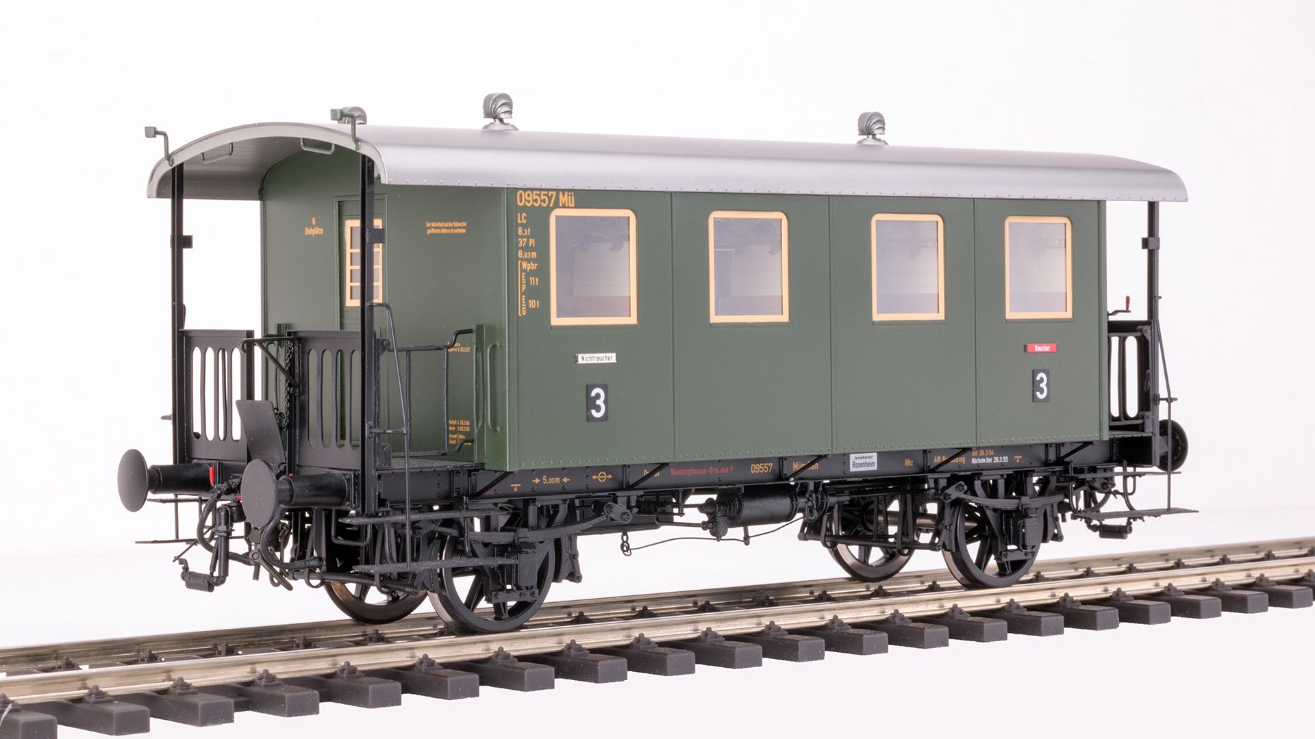 Beschriftungen A (München), B (München). Lokalbahn-Personenwagen 3. Klasse der Deutsche Bundesbahn Epoche IIIa, mit Innenbeleuchtung und Decoder, Messingmodell der Premium Edition