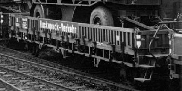 203356A KM1 - Huckepack-Verkehr Rmmso 33 DB IIIb - Spur 1