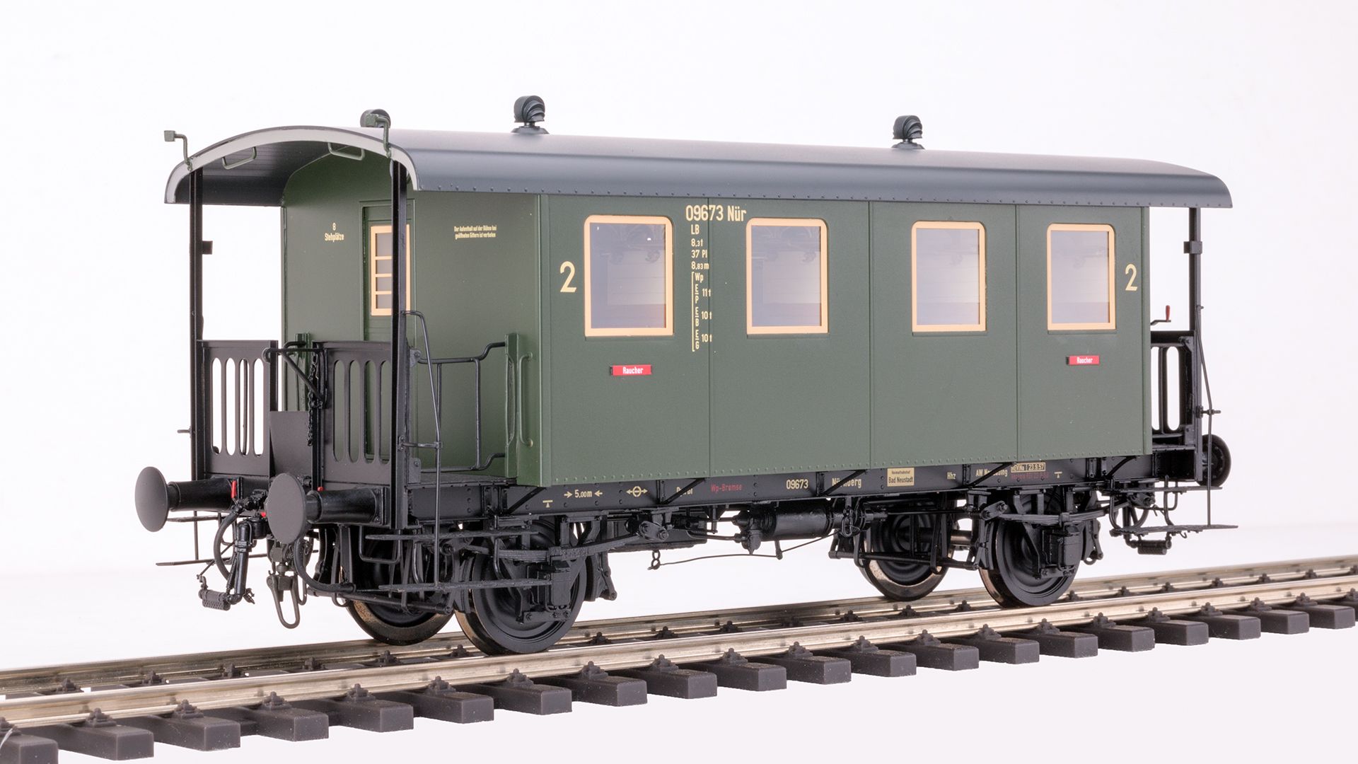 Beschriftungen A (Nürnberg), B (Nürnberg). Lokalbahn-Personenwagen 2. Klasse der Deutsche Bundesbahn Epoche IIIb, mit Innenbeleuchtung und Decoder, Messingmodell der Premium Edition