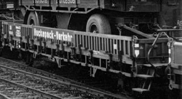 213356A KM1 - Hu-Pack-Wagen Rmmso 33, DB Ep. IIIa, FS - Spur 1