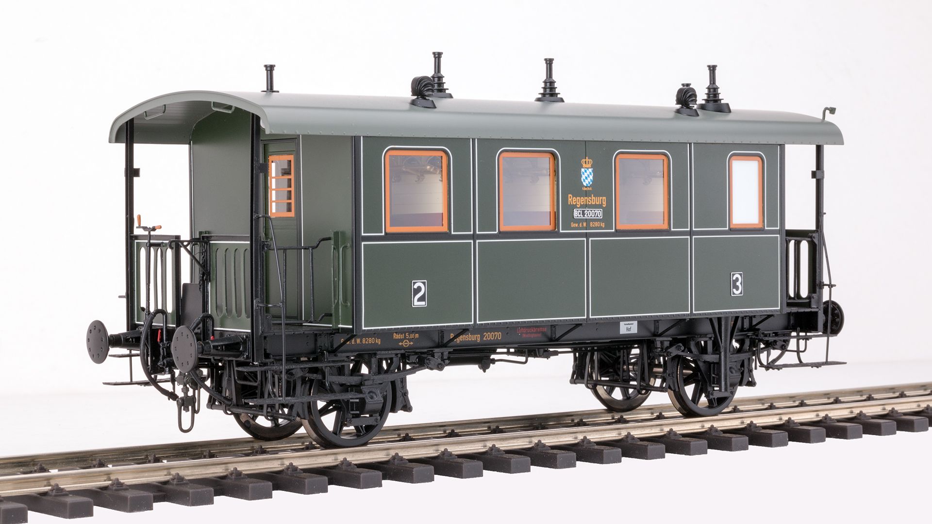 Beschriftungen A (Regensburg), B (Regensburg). Lokalbahn-Personenwagen der Königlich Bayrische Staatsbahn, mit Innenbeleuchtung und Decoder, Messingmodell der Premium Edition