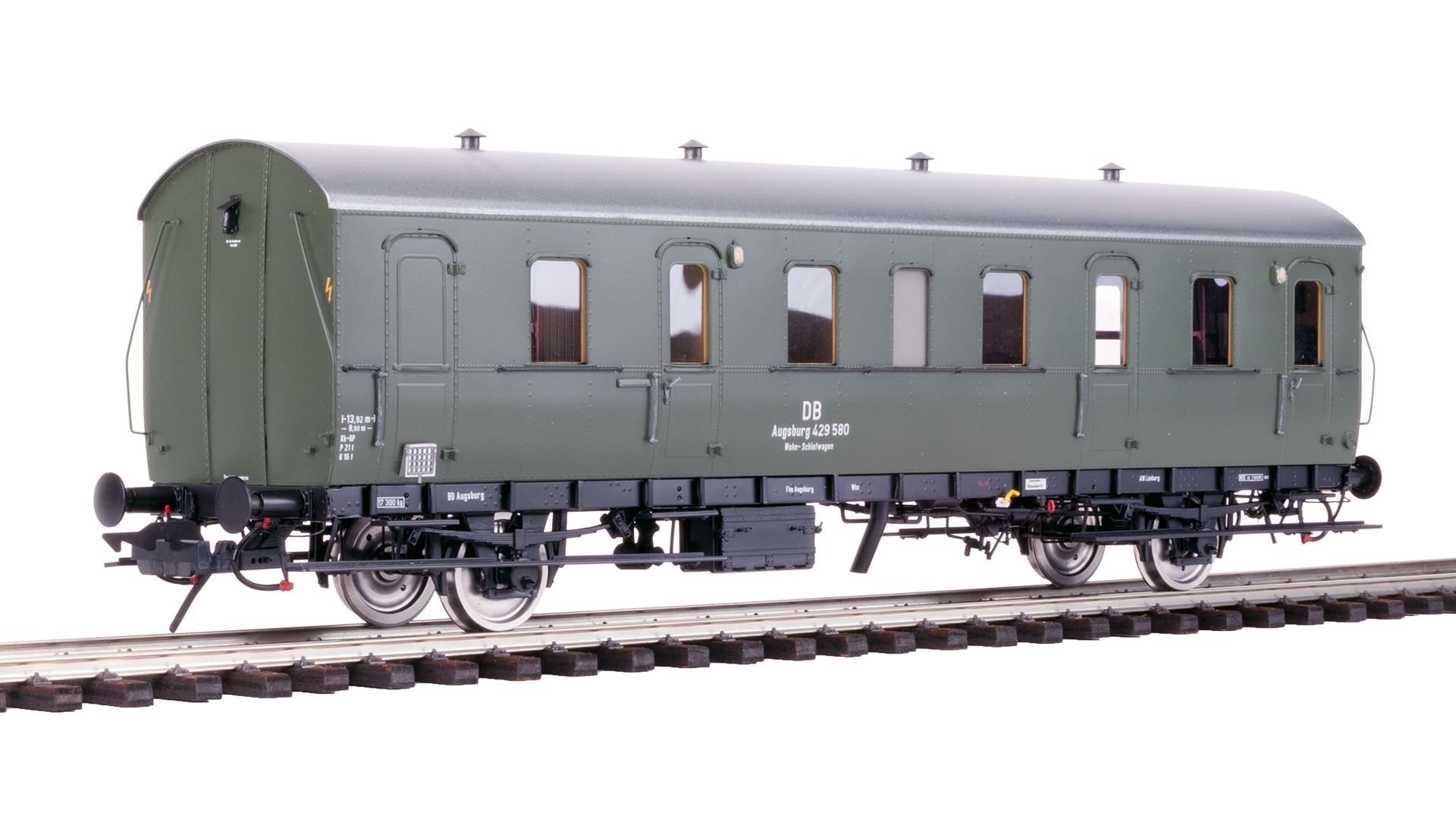 A: Augsburg 429 580, Bf Donauwörth.  Premium Edition aus Messing und Edelstahl. Innenbeleuchtung schaltbar, Federpuffer, Schraubkupplungen austauschbar, Kurzkupplung mit Kulissenführung. R= 910 mm, ca