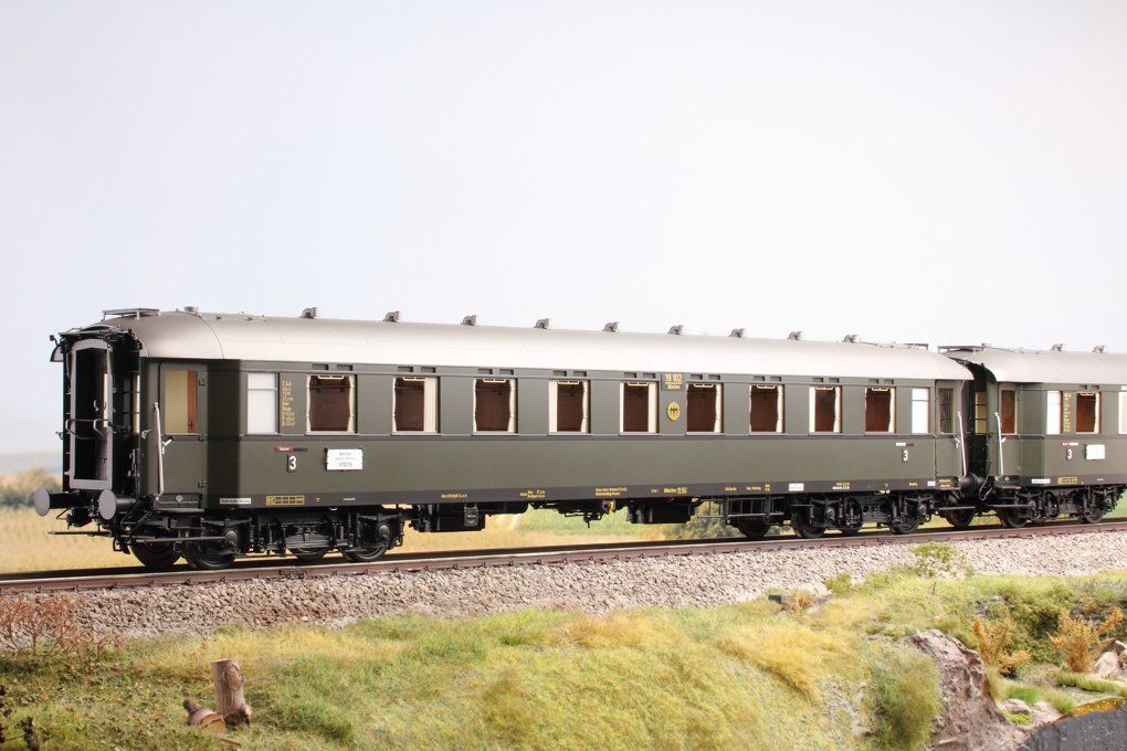 D36 Schnellzugwagen-Set 3-teilig DB Ep. IIIb, Wagennummer ABC4ü 14 328, C4ü 16 812 & C4ü 17 235; Hamburg, Messing-Edelstahl, Innenbeleuchtung