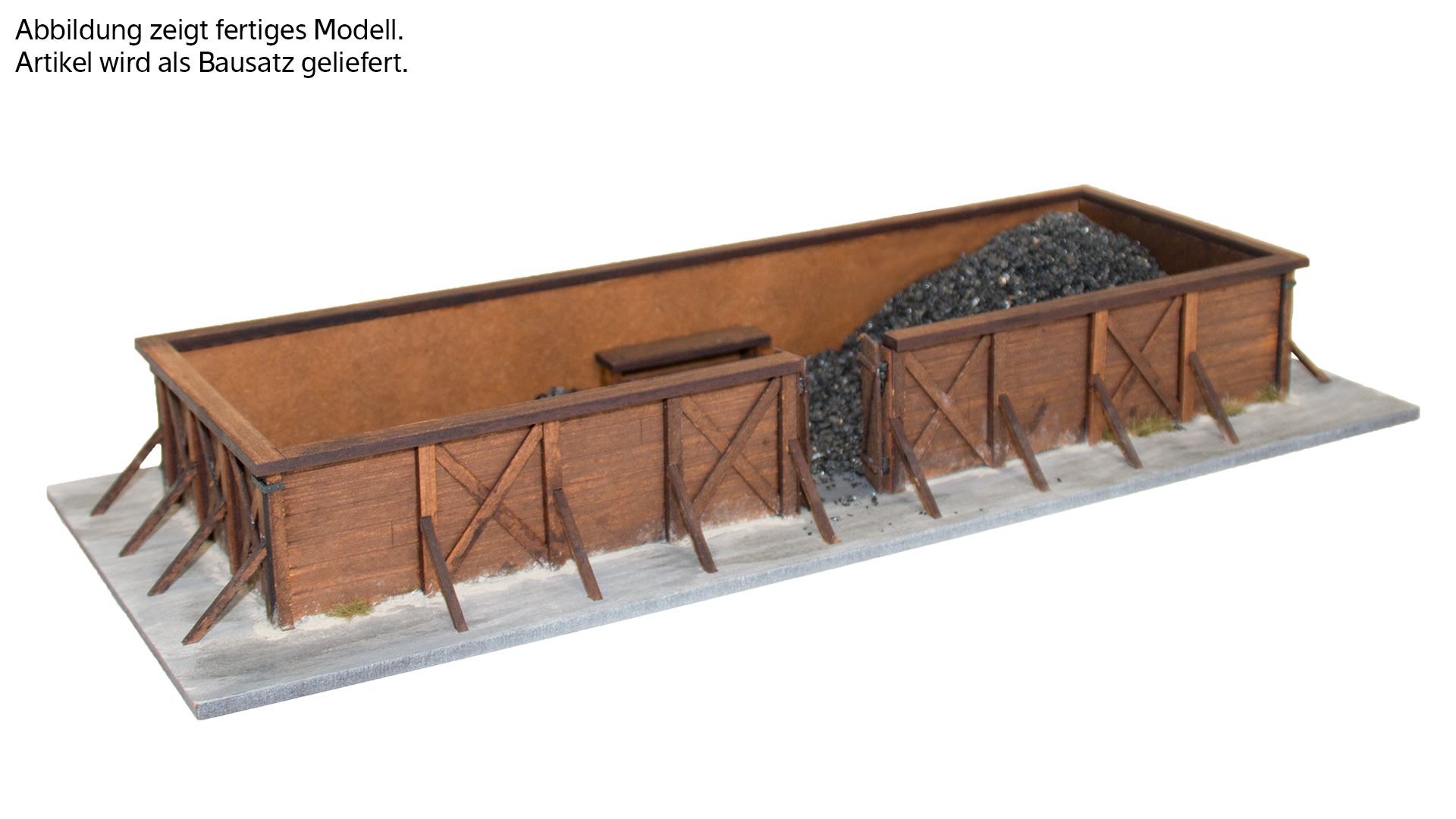 besteht aus lasergravierten HDF-Platten und Furnierholz. Größe des Modells: L 312 x B 134 x H 38 mm.