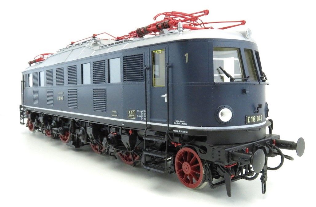 245114 Kiss - E-Lok E 18 047 DB III blau AEG ESU-LokSound 3.5 - Spur 1