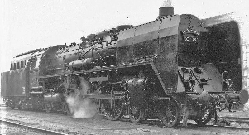 Rbd Berlin, Bw Berlin Ostbahnhof, Zustand 1952, Altbaukessel, Kohlestaubfeuerung „Erwin Kramer“, 2 DRG-Lampen, Tender 2'2'T34 Kst