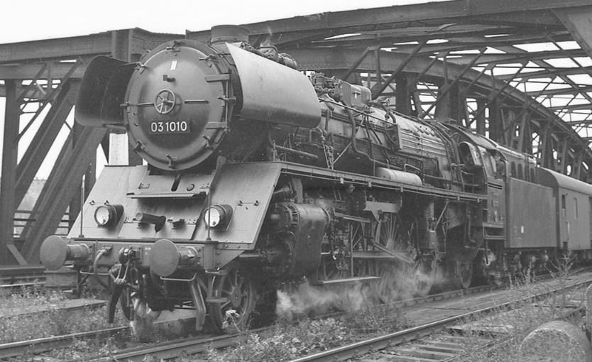 Rbd Halle, Bw Halle P/VES-M, Zustand 1968, Rekokessel, Ölfeuerung, Riggenbach-Gegendruckbr., 2x DR-Lampen, Tender 2'2'T34 Öl
