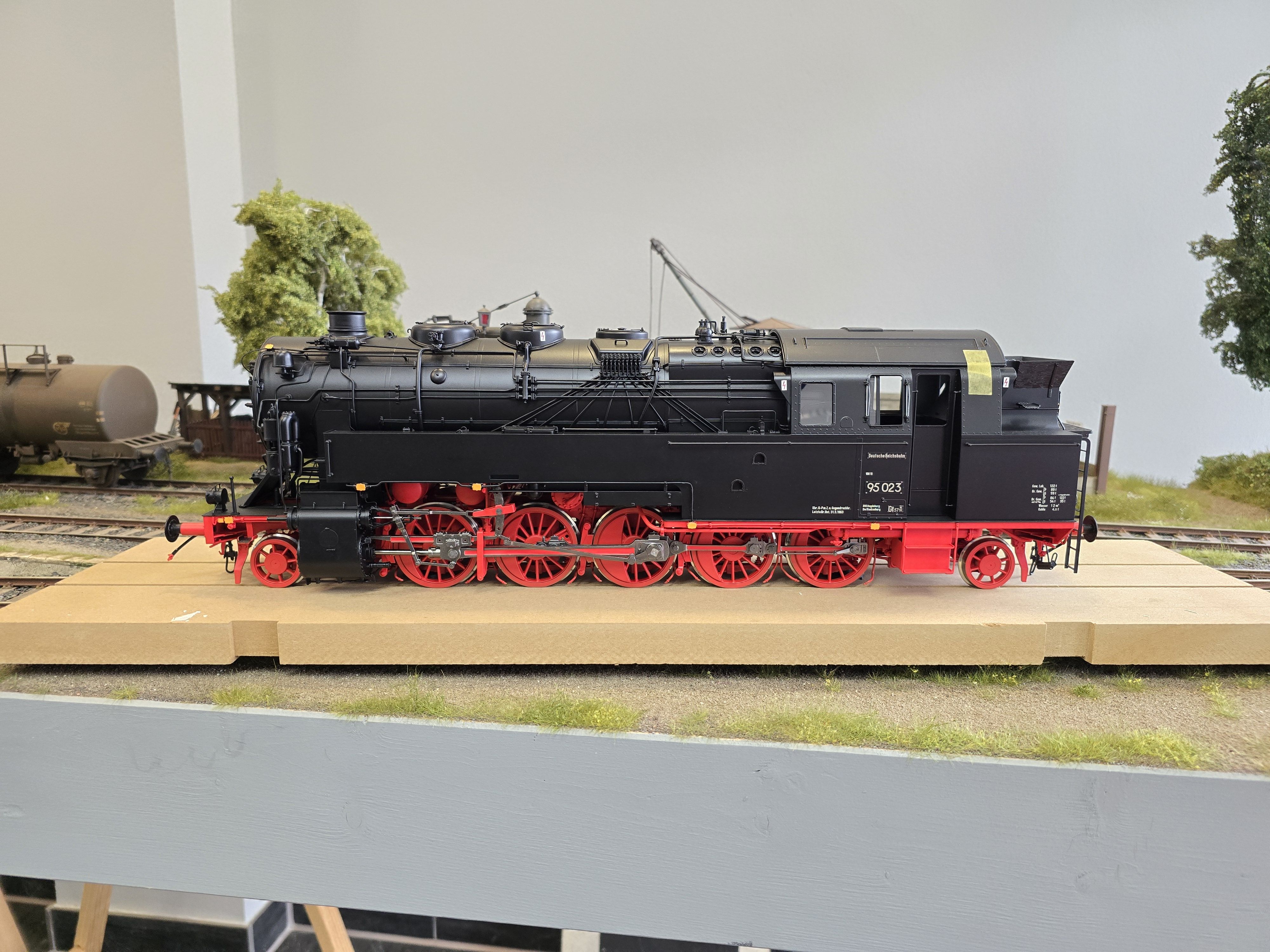 Zustand 1964, Deutsche Reichsbahn, 2x elektrische Lampen, Tenderaufsatz, flache Raukammertür