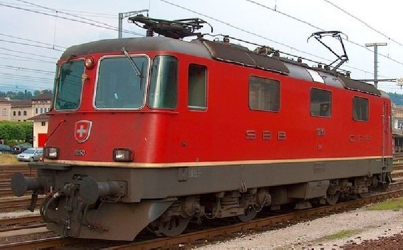 510012 Kiss - Re 4/4 II 11304 SBB VI rot E-Lok - Spur 1
