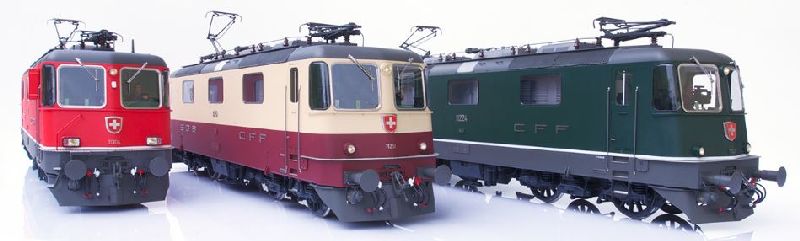 510603.1 Kiss - E-Lok SBB Re 4/4 II 11158 Basel TEE weinrot/beige FINESCALE - Spur 1