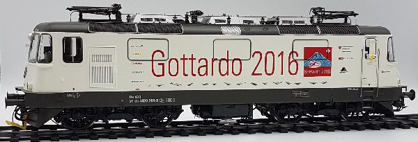 510607 Kiss - E-Lok SBB Re 4/4 II 420 268-5 wei� Erstfeld Gottardo 2016 - Spur 1
