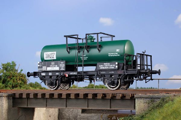 560804 Kiss - Kesselwagen BASF  DB Ep  III - Spur 1