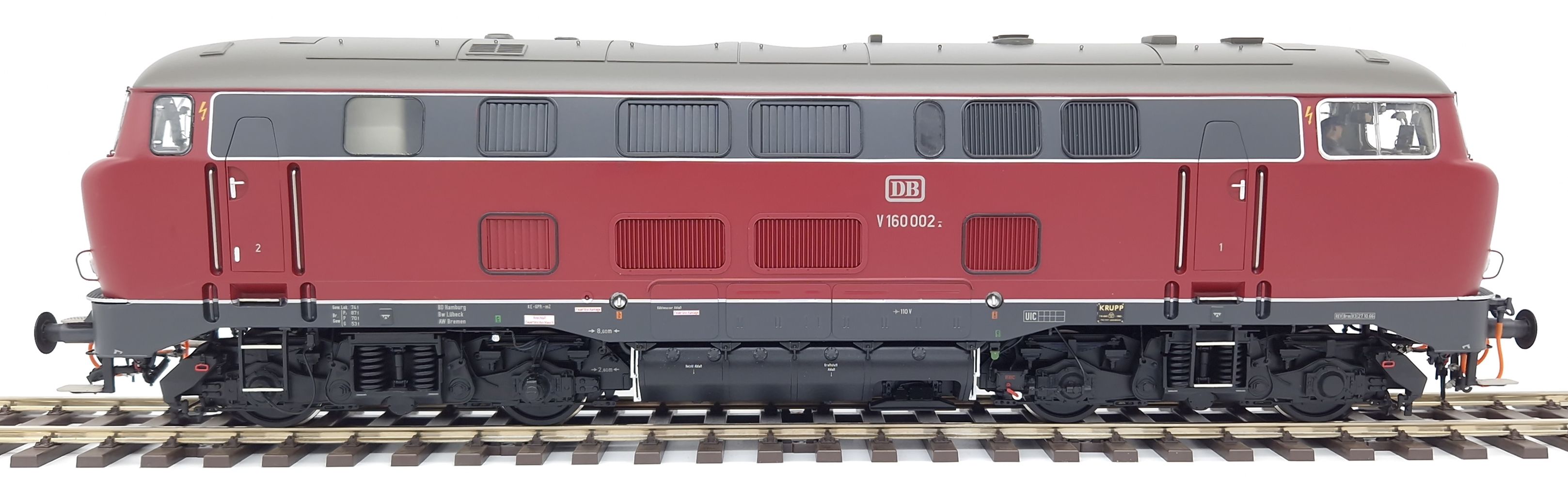 Zustand 1966, Hersteller Krupp, Purpurrot/Schwarz, silberne Zierleiste zwischen Rahmen und Lokkasten