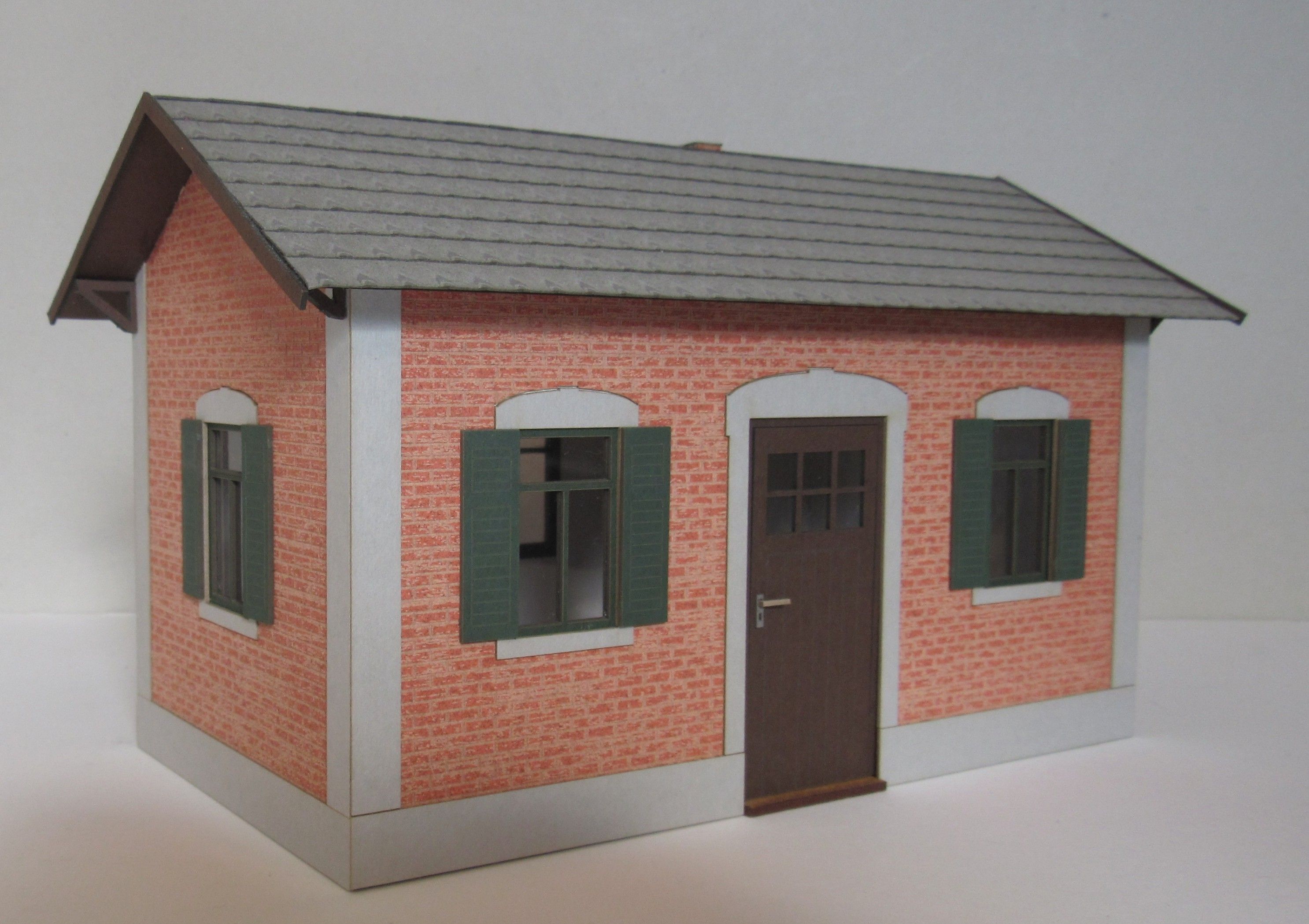 E1601 Laffont - Nebengeb�ude mit Ziegelfassade - Spur 1