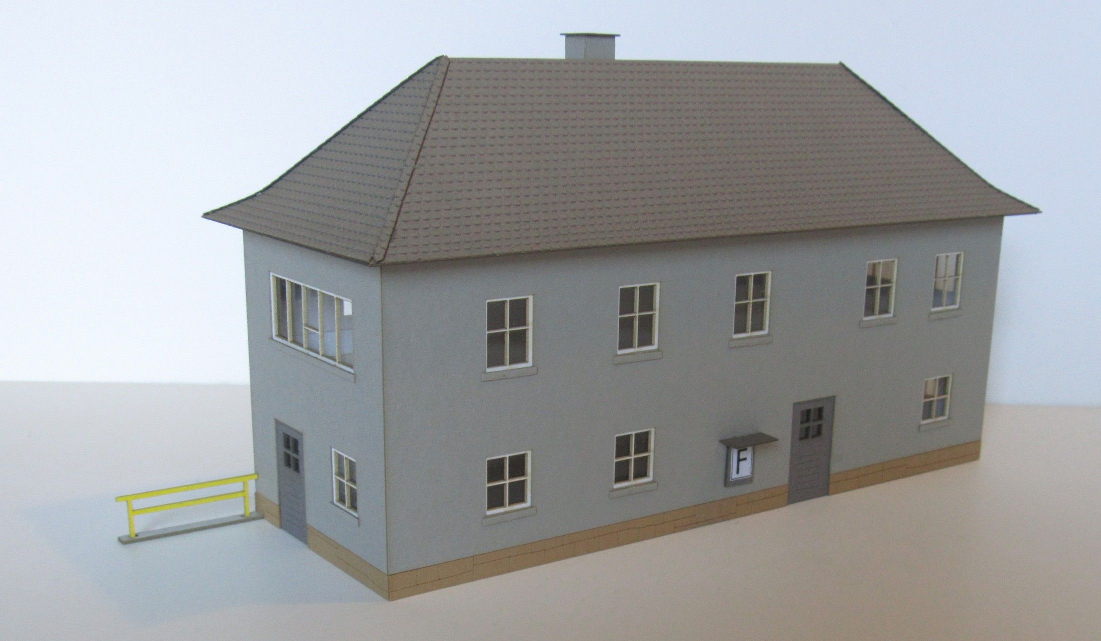 H2301 Laffont - Lokleitungsgeb�ude - Spur H0