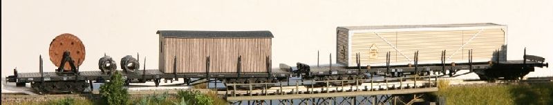 2tlg. Set Flachwagen Rs680 DB Ep.III m. Ladegut Bauwagen