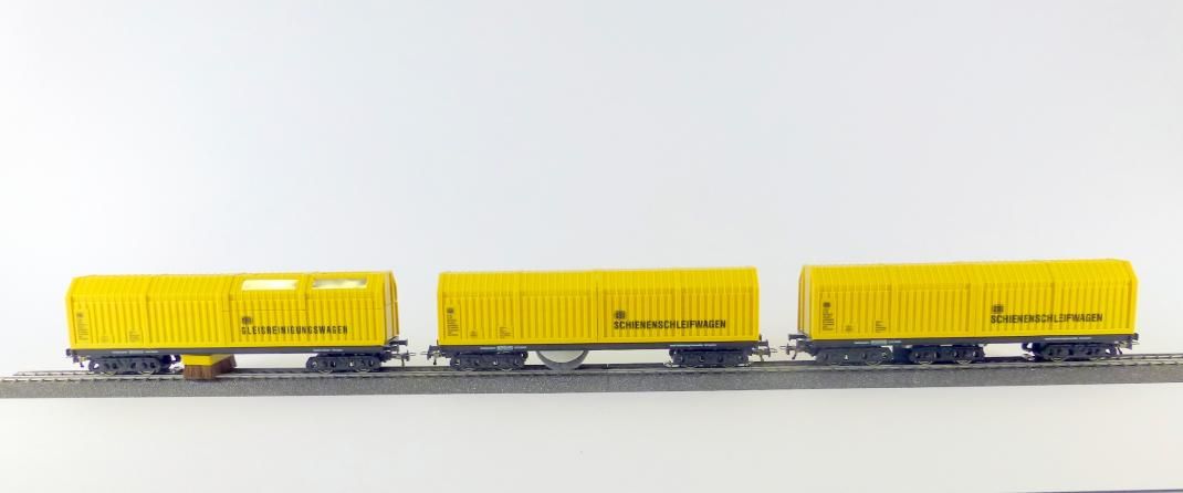 3-er Set AC~ System Märklin analog und digital: 8830 H0-Gleisstaubsaugerwagen + 9130 H0-Schienen- und Oberleitungsschleifwagen + 9125 MLR-1 Mittelleiterreinigungs-Wagen