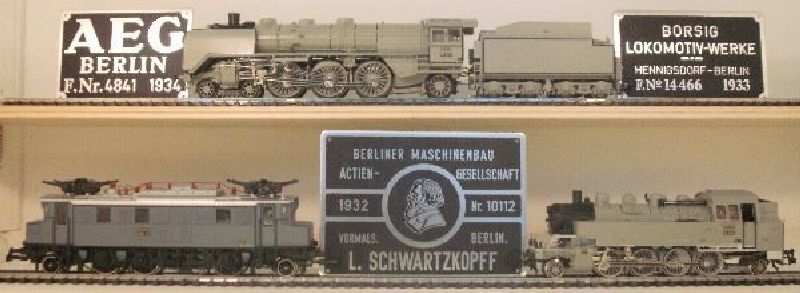 Fotografieranstrich +3 Original Fabrikschilder als Metall, lE-Lok BR E 04 DRG, 04 17 DRG. Dampflok BR 03 mit Schlepptender (Nietentender),  03 124 DRG, Wagner Windleitbleche.. Dampflok BR 86, Tenderlok,  86 090 DRG mit Original-Karton